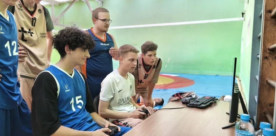 3 Команда Херсонского педуниверситета взяла бронзу в чемпионате по фиджитал-баскетболу 3х3
