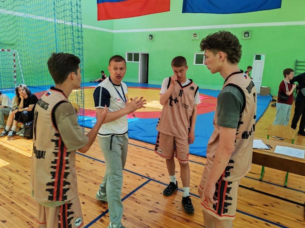6 Команда Херсонского педуниверситета взяла бронзу в чемпионате по фиджитал-баскетболу 3х3